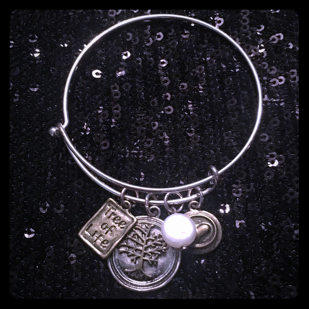 Tree of life charm bracelet 😁